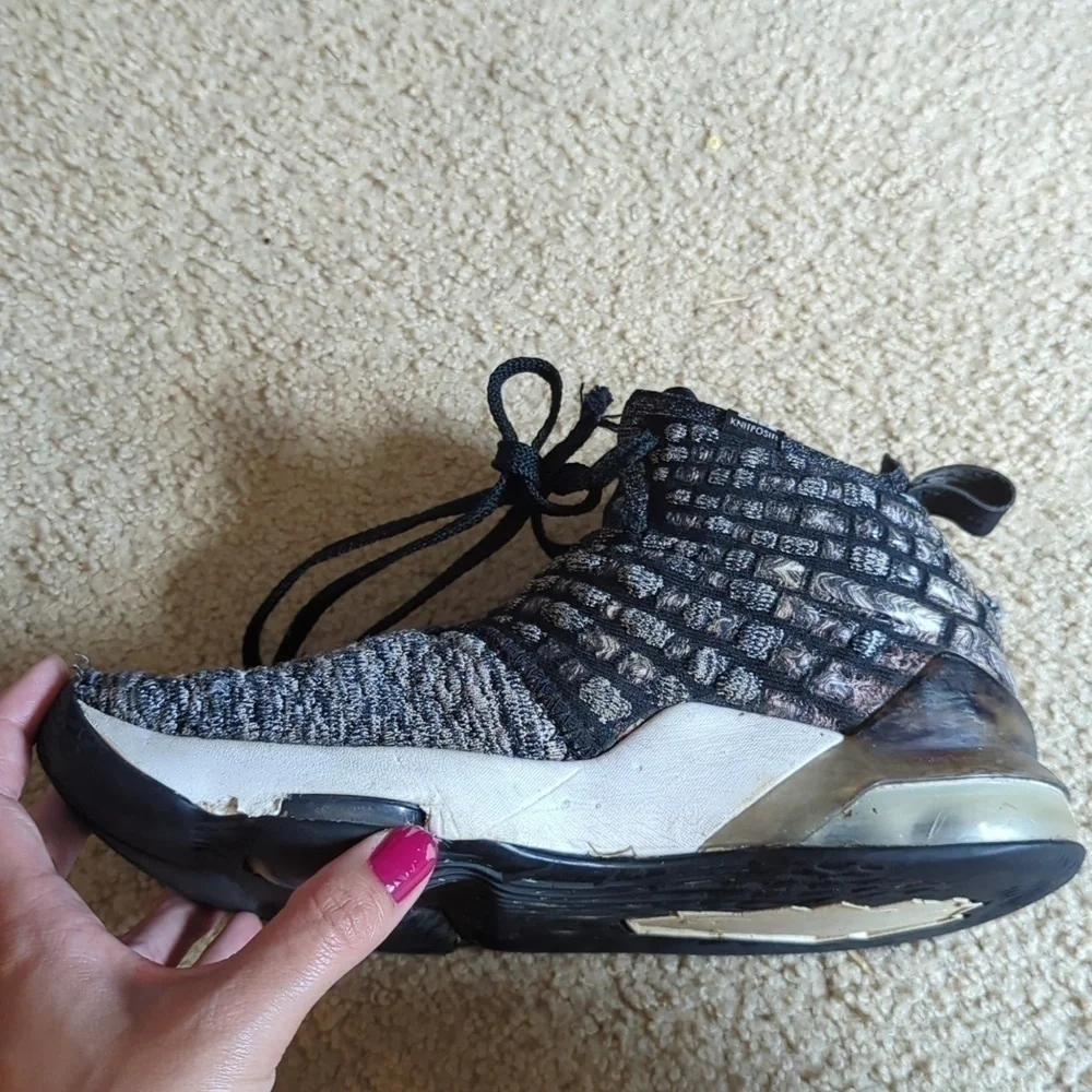 Nike Lebron 17 Basketball shoes Size 4.5Y Black/gray